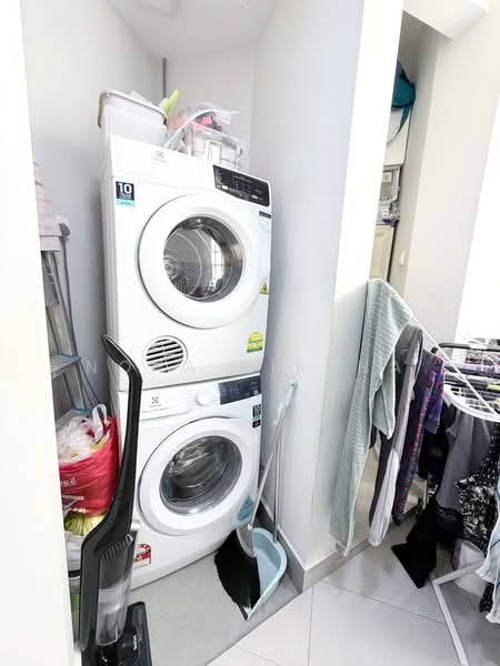 Eastpoint Green Condominium For Sale at S$ 1,380,000 | PropertyGuru Singapore - Interior