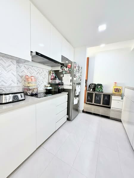 Eastpoint Green Condominium For Sale at S$ 1,380,000 | PropertyGuru Singapore - Kitchen