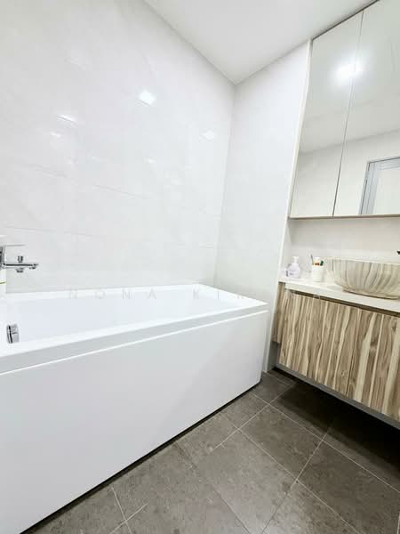 Eastpoint Green Condominium For Sale at S$ 1,380,000 | PropertyGuru Singapore - Bathroom