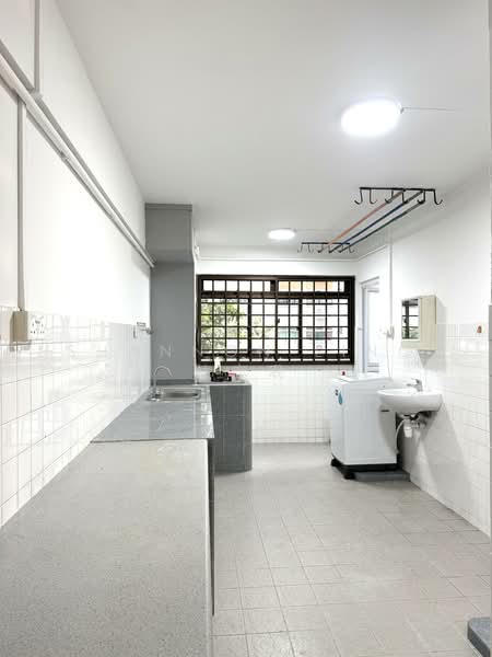 754 Yishun Street 72 HDB Flat For Sale at S$ 510,000 | PropertyGuru Singapore - Kitchen