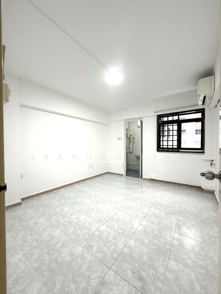 754 Yishun Street 72 HDB Flat For Sale at S$ 510,000 | PropertyGuru Singapore - Master Bedroom