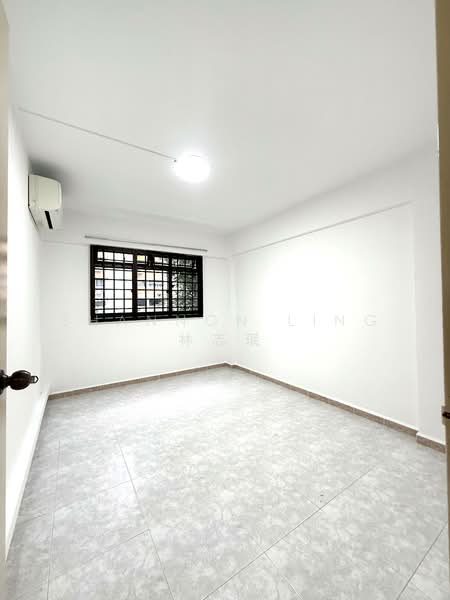 754 Yishun Street 72 HDB Flat For Sale at S$ 510,000 | PropertyGuru Singapore - Common Bedroom