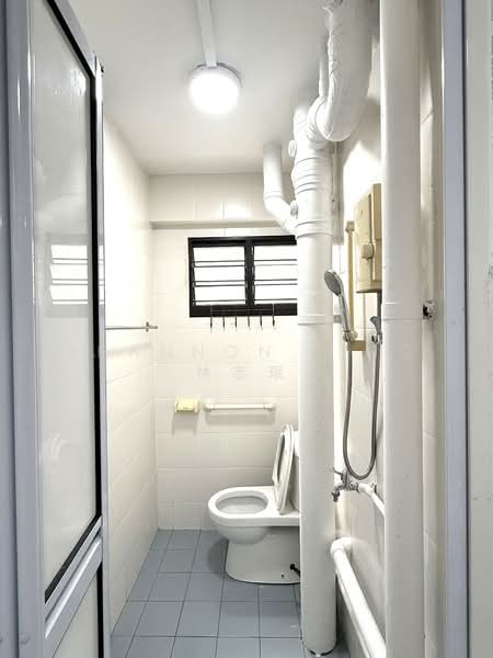 754 Yishun Street 72 HDB Flat For Sale at S$ 510,000 | PropertyGuru Singapore - Common Bathroom