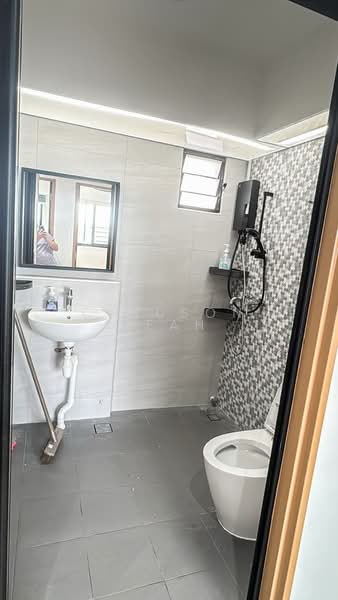 549B Segar Road, 549B Segar Road, Room Rental, 200 sqft, HDB Flat For Rent, by Clauson Seah, 500061572 - Bathroom - PropertyGuru.com.sg