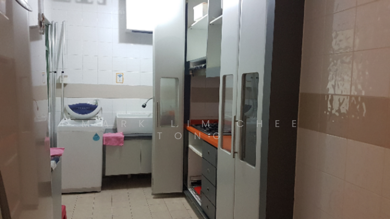 637D Punggol Drive HDB Flat For Sale at S$ 750,000 | PropertyGuru Singapore - Kitchen