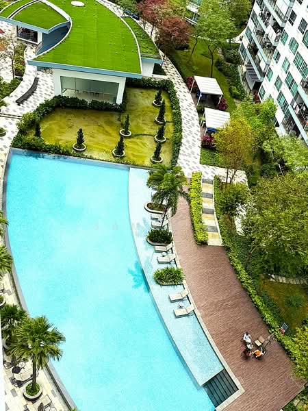 Waterfront Waves Condominium For Sale at S$ 2,380,000 | PropertyGuru Singapore - Exterior