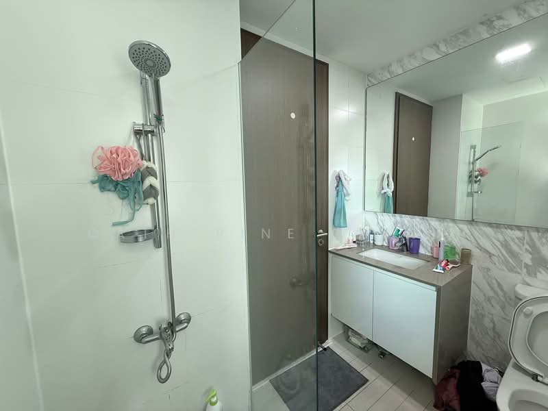 Hundred Trees, 89 West Coast Drive, 2 Bedrooms, 915 sqft, Condominium For Rent, by Catherine Chiam, 500061602 - Bathroom - PropertyGuru.com.sg