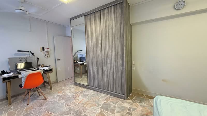 260 Tampines Street 21 HDB Flat For Sale at S$ 728,000 | PropertyGuru Singapore - Study