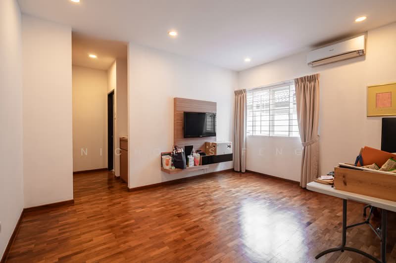 Jalan Wajek Bungalow House For Sale at S$ 3,500,000 | PropertyGuru Singapore - Living Room