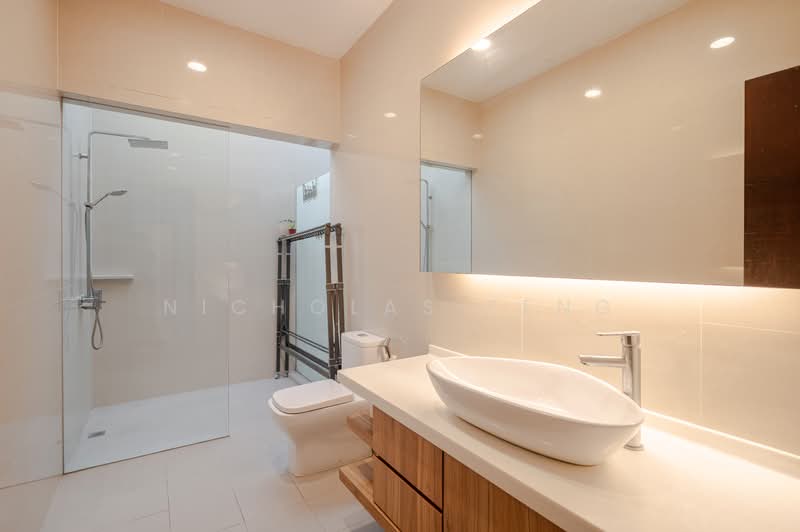 Jalan Wajek Bungalow House For Sale at S$ 3,500,000 | PropertyGuru Singapore - Bathroom