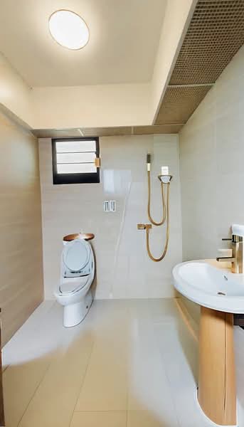 468A Bukit Batok West Avenue 9 HDB Flat For Sale at S$ 530,000 | PropertyGuru Singapore - Bathroom