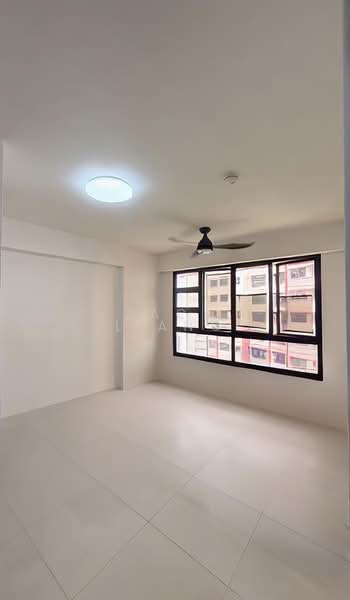 468A Bukit Batok West Avenue 9 HDB Flat For Sale at S$ 530,000 | PropertyGuru Singapore - Living Room