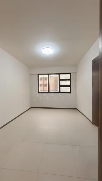 468A Bukit Batok West Avenue 9 HDB Flat For Sale at S$ 530,000 | PropertyGuru Singapore - Master Bedroom