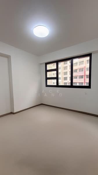 468A Bukit Batok West Avenue 9 HDB Flat For Sale at S$ 530,000 | PropertyGuru Singapore - Common Bedroom