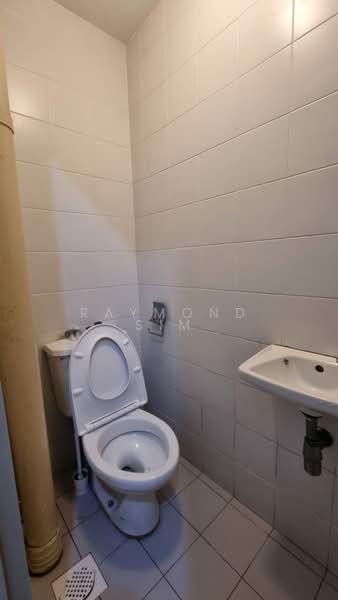 Amaranda Gardens, 116 Serangoon Avenue 3, 2 Bedrooms, 990 sqft, Condominium For Rent, by Raymond Sim, 500061627 - Bathroom - PropertyGuru.com.sg