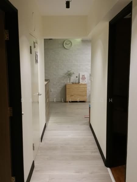 676D Punggol Drive HDB Flat For Sale at S$ 770,000 | PropertyGuru Singapore - Corridor