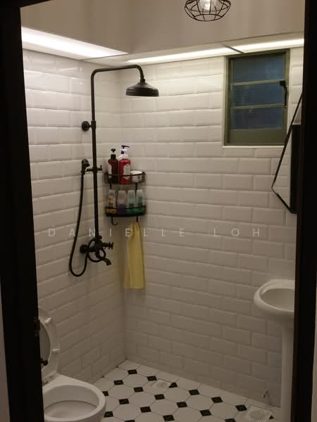 676D Punggol Drive HDB Flat For Sale at S$ 770,000 | PropertyGuru Singapore - Bathroom