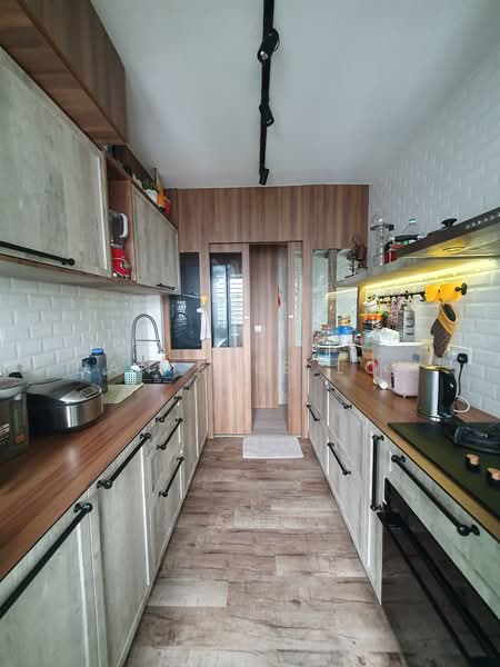 676D Punggol Drive, 676D Punggol Drive, 3 Bedrooms, 1,001 sqft, HDB Flat For Sale, by Danielle Loh, 500061638 - Kitchen - PropertyGuru.com.sg