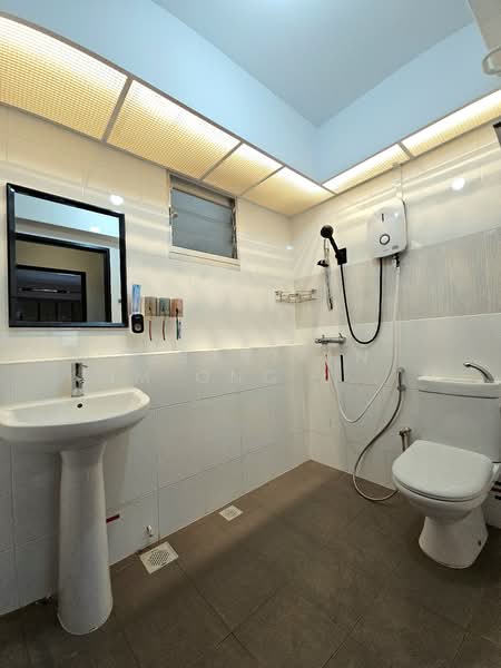 26B Saint George's Lane HDB Flat For Sale at S$ 1,000,000 | PropertyGuru Singapore - Bathroom