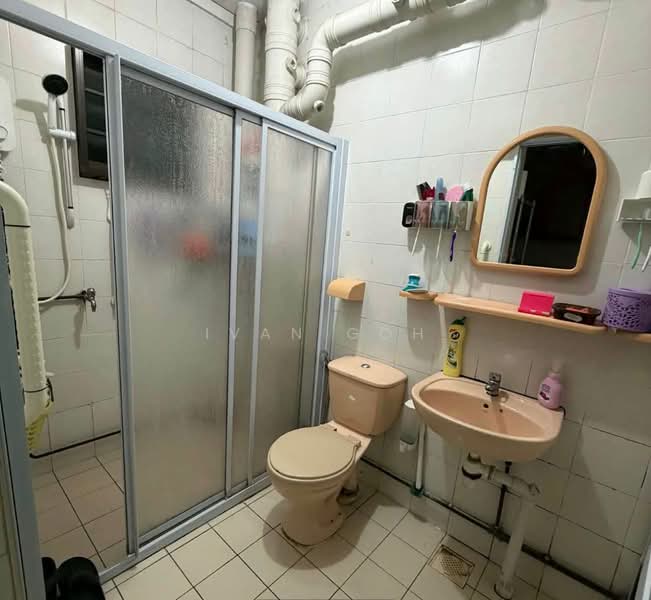 206A Compassvale Lane, 206A Compassvale Lane, Room Rental, 250 sqft, HDB Flat For Rent, by Ivan Goh, 500061640 - Bathroom - PropertyGuru.com.sg