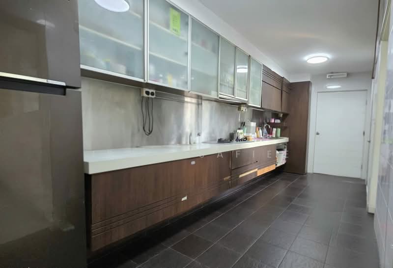 685B Choa Chu Kang Crescent HDB Flat For Sale at S$ 628,000 | PropertyGuru Singapore - Kitchen