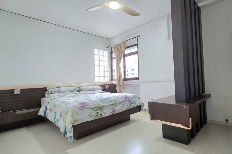 685B Choa Chu Kang Crescent HDB Flat For Sale at S$ 628,000 | PropertyGuru Singapore - Bedroom