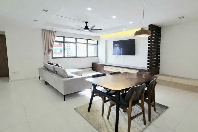 685B Choa Chu Kang Crescent HDB Flat For Sale at S$ 628,000 | PropertyGuru Singapore - Living Room