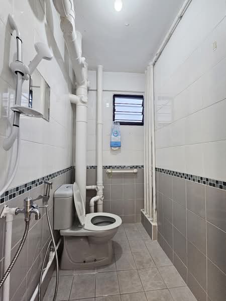 113 Yishun Ring Road, 113 Yishun Ring Road, 2 Bedrooms, 689 sqft, HDB Flat For Rent, by Ian Ho, 500061668 - Bathroom - PropertyGuru.com.sg