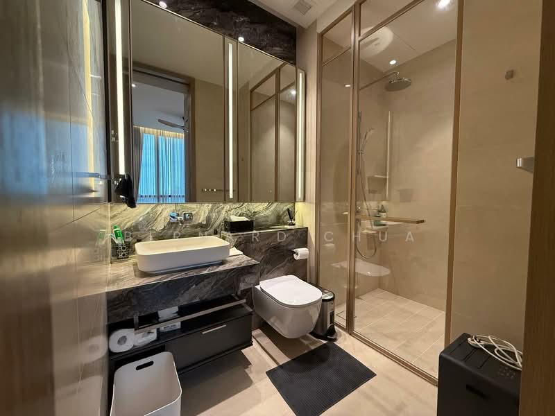 The Avenir, 8 River Valley Close, 2 Bedrooms, 807 sqft, Condominium For Rent, by Bernard Chua, 500061674 - Master Bathroom - PropertyGuru.com.sg