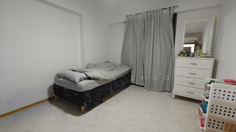 520 Woodlands Drive 14 HDB Flat For Sale at S$ 600,000 | PropertyGuru Singapore - Bedroom