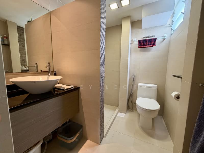 107 Bedok North Road HDB Flat For Sale at S$ 540,000 | PropertyGuru Singapore - Bathroom
