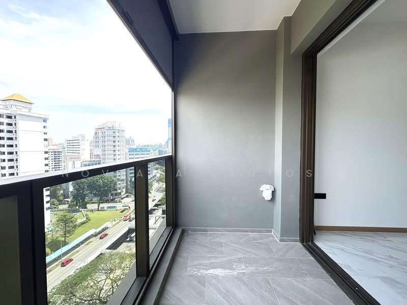 The Landmark Condominium For Sale at S$ 1,100,000 | PropertyGuru Singapore - Balcony