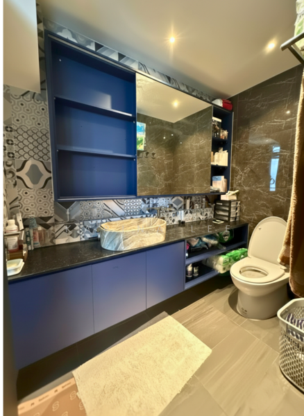 Twin Waterfalls Executive Condominium For Sale at S$ 2,200,000 | PropertyGuru Singapore - Master Bathroom
