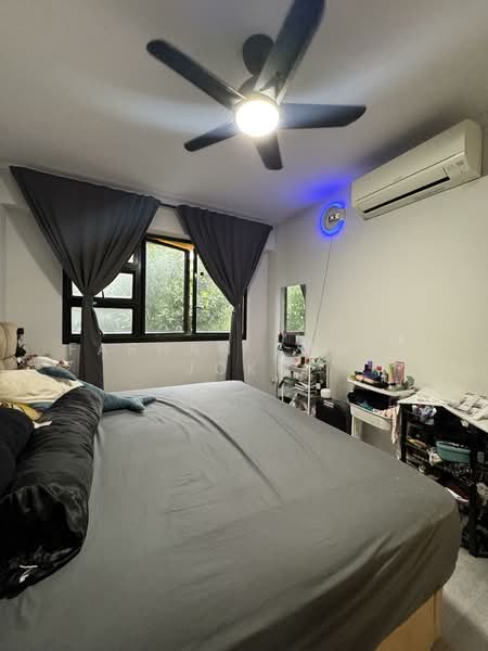 464A Bukit Batok West Avenue 8 HDB Flat For Sale at S$ 760,000 | PropertyGuru Singapore - Bedroom