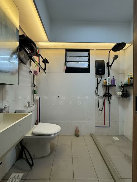 464A Bukit Batok West Avenue 8 HDB Flat For Sale at S$ 760,000 | PropertyGuru Singapore - Bathroom