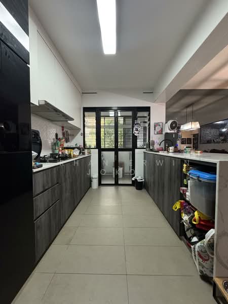 464A Bukit Batok West Avenue 8 HDB Flat For Sale at S$ 760,000 | PropertyGuru Singapore - Kitchen