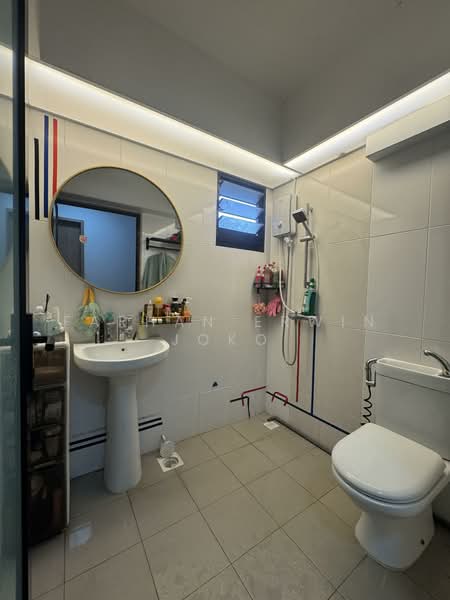 464A Bukit Batok West Avenue 8 HDB Flat For Sale at S$ 760,000 | PropertyGuru Singapore - Bathroom