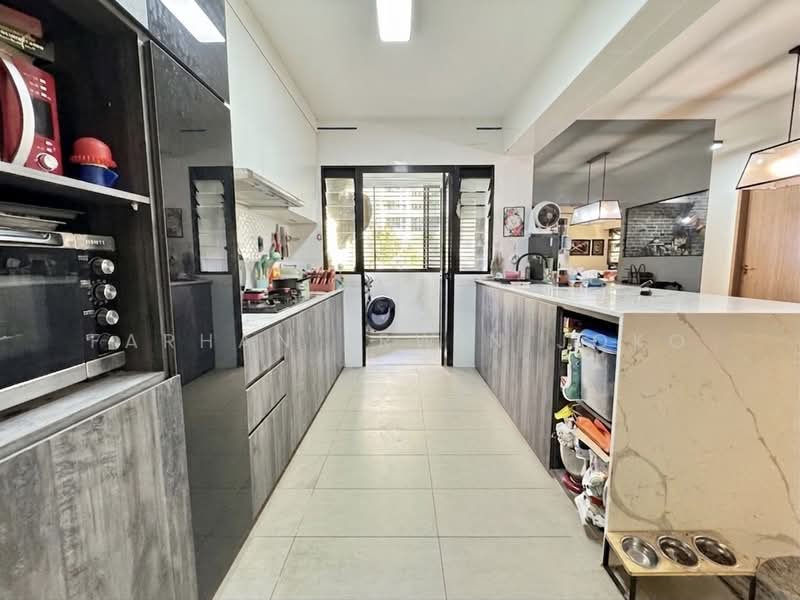 464A Bukit Batok West Avenue 8, 464A Bukit Batok West Avenue 8, 3 Bedrooms, 1,216 sqft, HDB Flat For Sale, by Farhan Erwin Joko, 500061724 - Kitchen - PropertyGuru.com.sg