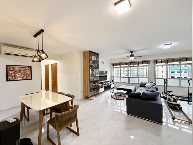 810B Choa Chu Kang Avenue 7 HDB Flat For Sale at S$ 768,000 | PropertyGuru Singapore - Living Room