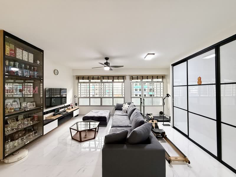 810B Choa Chu Kang Avenue 7 HDB Flat For Sale at S$ 768,000 | PropertyGuru Singapore - Living Room
