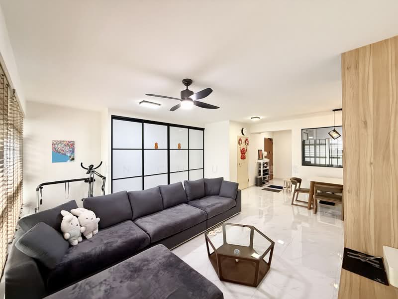 810B Choa Chu Kang Avenue 7 HDB Flat For Sale at S$ 768,000 | PropertyGuru Singapore - Living Room