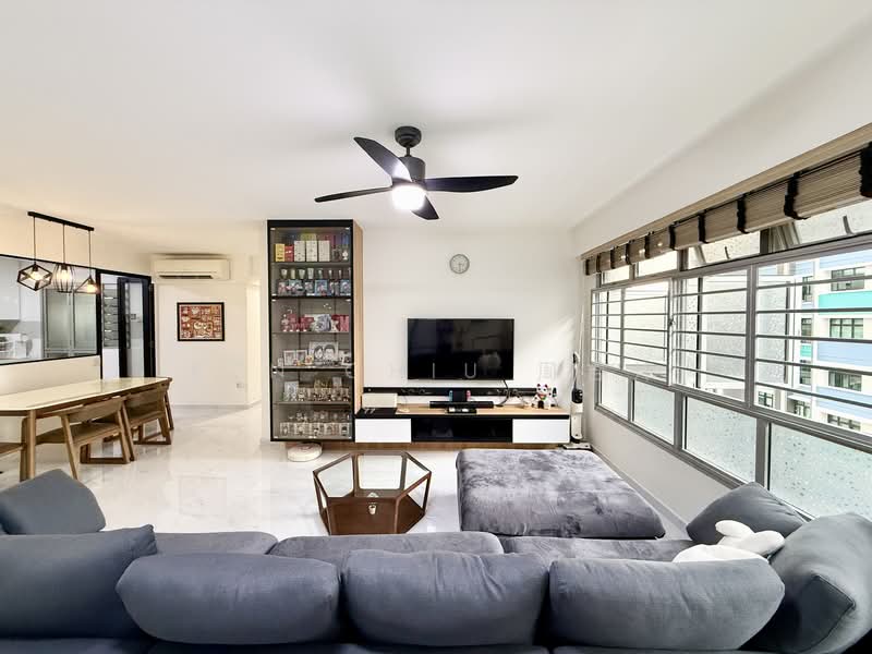 810B Choa Chu Kang Avenue 7 HDB Flat For Sale at S$ 768,000 | PropertyGuru Singapore - Living Room