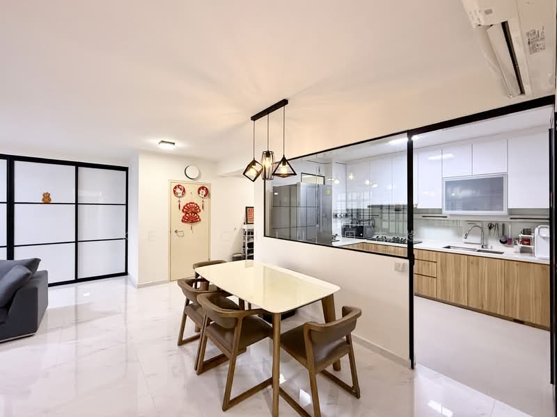 810B Choa Chu Kang Avenue 7 HDB Flat For Sale at S$ 768,000 | PropertyGuru Singapore - Dining Room