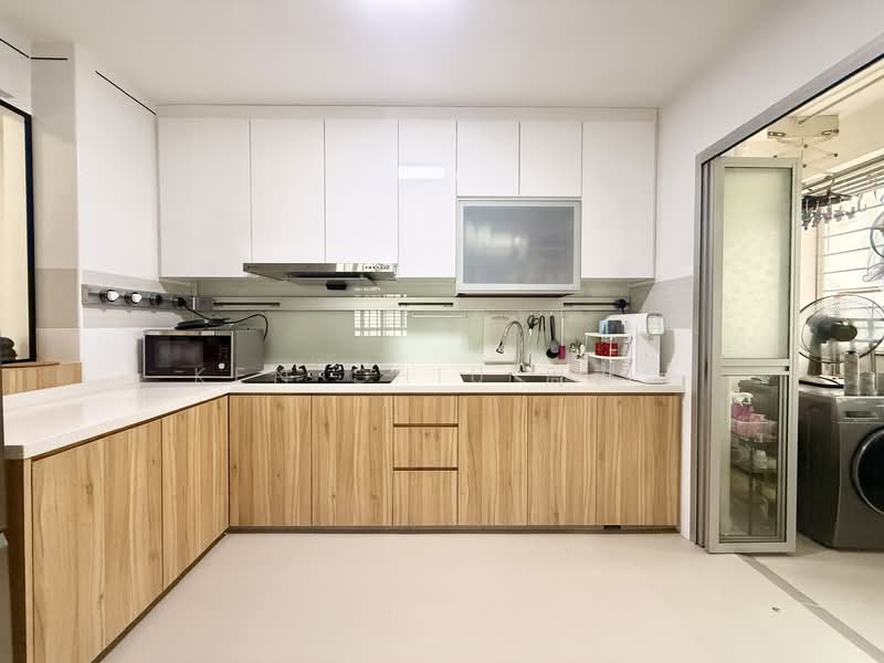 810B Choa Chu Kang Avenue 7 HDB Flat For Sale at S$ 768,000 | PropertyGuru Singapore - Kitchen