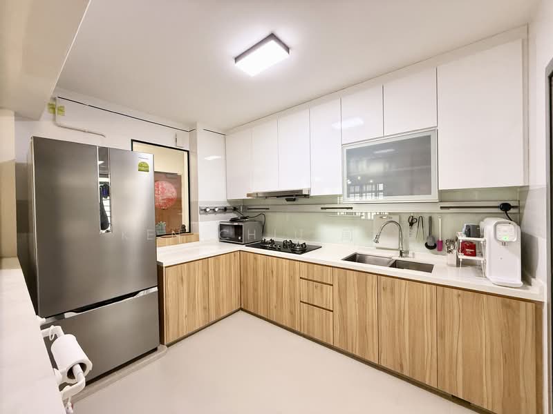 810B Choa Chu Kang Avenue 7 HDB Flat For Sale at S$ 768,000 | PropertyGuru Singapore - Kitchen