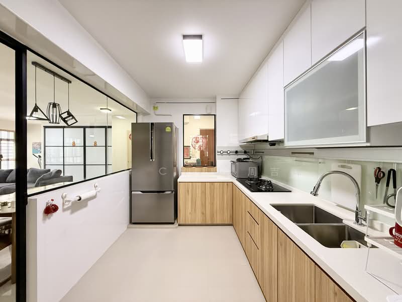 810B Choa Chu Kang Avenue 7 HDB Flat For Sale at S$ 768,000 | PropertyGuru Singapore - Kitchen