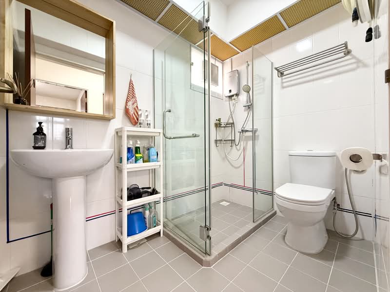 810B Choa Chu Kang Avenue 7 HDB Flat For Sale at S$ 768,000 | PropertyGuru Singapore - Bathroom