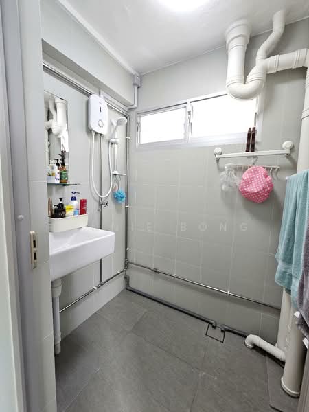 64 Marine Drive, 64 Marine Drive, 3 Bedrooms, 731 sqft, HDB Flat For Rent, by Hennie Bong, 500061755 - Bathroom - PropertyGuru.com.sg