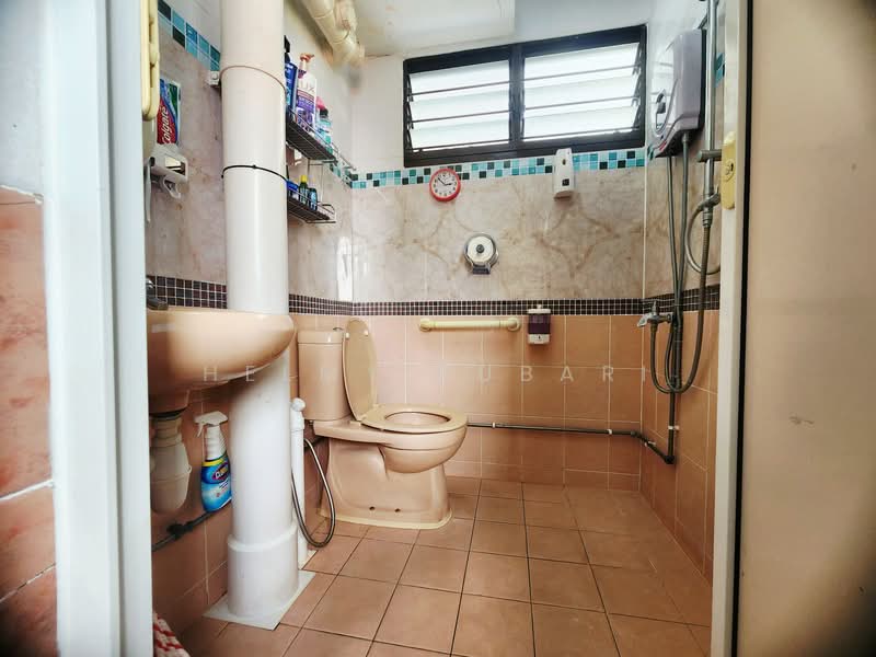 610 Bedok Reservoir Road HDB Flat For Sale at S$ 440,000 | PropertyGuru Singapore - Bathroom