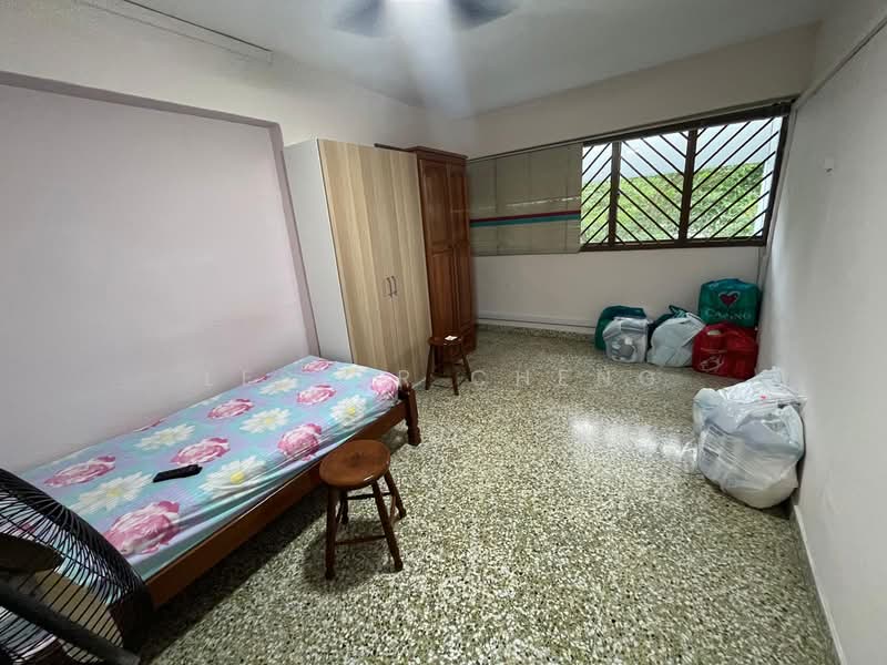 204 Jurong East Street 21 HDB Flat For Sale at S$ 745,000 | PropertyGuru Singapore - Bedroom